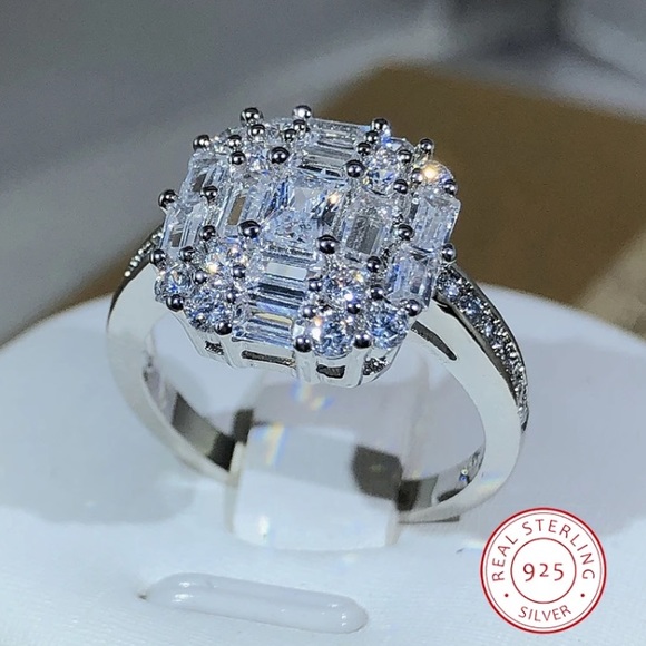 ❤️TRULY GORGEOUS BRAND NEW SIZE 8❤️925 SILVER RING ❤️MADE WITH AAA+ ZIRCONIAS❤️ - Picture 3 of 6